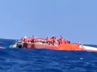 FOTO a VIDEO: Veľké nešťastie na Cypre. Potopil sa trajekt, ktorý prevážal vyše 250 ľudí