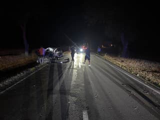 FOTO: Mimoriadne tragická nehoda na východe Slovenska. Čelná zrážka si vyžiadala životy dvoch ľudí
