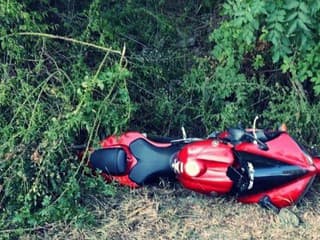 Tragická nehoda pri Modre. Motorkár prešiel na červenú a na mieste zomrel