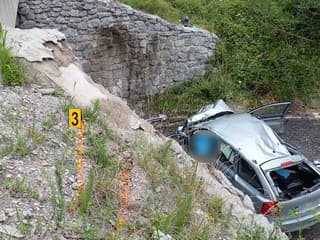 FOTO: Smrteľná nehoda pri Dolnom Kubíne. Auto vyletelo z cesty, vodič (†56) neprežil