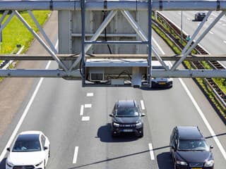 Pokuta už za 56 km/h? Susedia Slovenska chcú sprísniť pravidlá, sankcie môžu ísť až na 6 000 eur