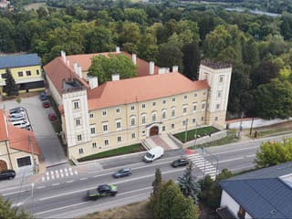 Zo zanedbaného kaštieľa je klenot Pohronia. Pozrite, ako dnes vyzerá