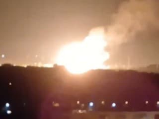 VIDEO: Ukrajinci vyslali na Moskvu stovky dronov. Masívne útočili aj raketami