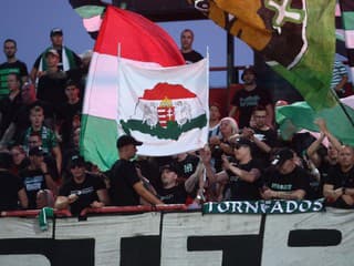 Fanúšikovia maďarského klubu sa postarali o škandál v Európskej lige. Reakcia súpera prišla okamžite
