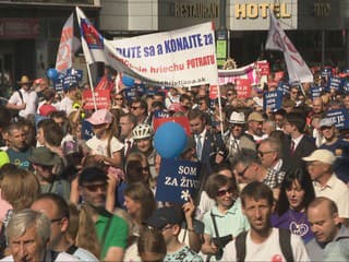 Pochod za život otvoril citlivé témy. Tisíce ľudí v Bratislave žiadali sprísnenie interrupcií