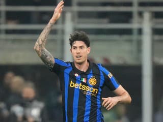Triler na San Sire videl štyri góly. S tromi bodmi tentokrát z derby odkráčalo AC Miláno