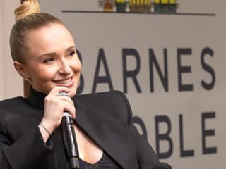 Záhada smrti Hayden Panettierovej je vyriešená. V tele jej našli smrtiaci kokteil liekov