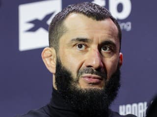 Nakladal s kradnutými autami a napadol policajta. Súd odsúdil zápasníka MMA