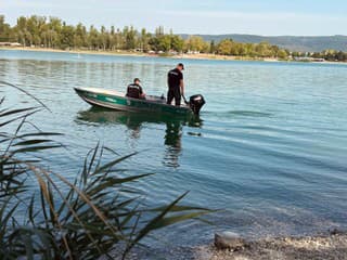 Pátranie na Zlatých pieskoch: Muž skočil z paddleboardu do vody a už sa nevynoril