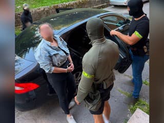 Maloleté dievča mala nútiť k prostitúcii. Polícia obvinila 24-ročnú ženu