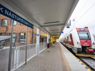 Železničná doprava v okolí Žiliny: Množstvo odrieknutých spojov a náhradná autobusová doprava (PREHĽAD)