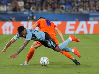 Moment, ktorý môže byť kľúčový. Aj Slovinci sa čudujú, prečo Slovan nekopal penaltu