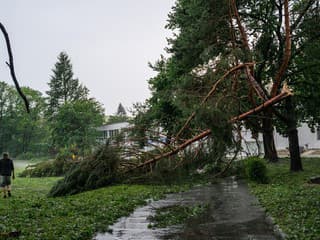 FOTO: Po búrke v Prešove zostala hotová skaza. Snímky z mesta trhajú srdce