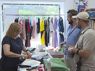 Pomáhali stovkám rodín, teraz sami potrebujú pomoc. Charity shopy dusí DPH