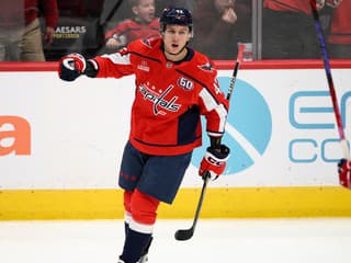 Boston siahal na dokonalý obrat, no Washington uspel v predĺžení. Dvaja Slováci putujú do AHL