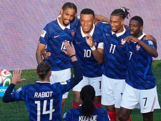 Francúzsko nedopustilo prekvapenie a postúpilo. Rekordér Mbappe s dvomi gólmi, skóre mohlo byť aj vyššie