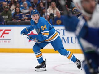 Dalibor Dvorský pri svojom prvom štarte prispel k tesnej výhre. Tampa Bay s Černákom podľahla rivalovi