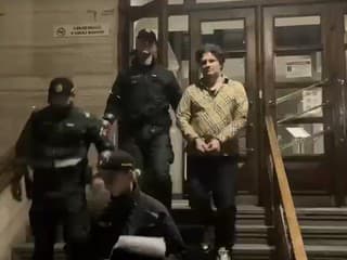 VIDEO: Súd rozhodol o Írovi, ktorý napadol personál ružinovskej nemocnice. Muža vzal do väzby