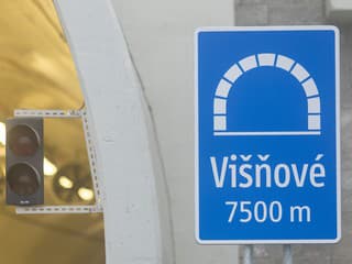 Vodiči, pozor. Tunel Višňové je pre požiar auta uzavretý