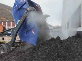 Ide na dračku, hoci sa zaň platí. Ľudia na severovýchode Slovenska bažia po tomto ekoprodukte