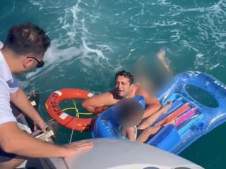 Zdesenie v obľúbenom letovisku. Dievčatko na nafukovačke odvialo do šíreho mora