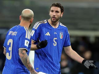 Takmer hotová dohoda napokon zrejme padne. Andrea Pirlo neprevezme Taliansko, problémom sú väzby na Rusko