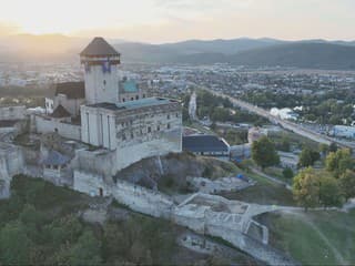 Z ruiny je nová atrakcia. Trenčiansky hrad obnovil stáročnú stavbu