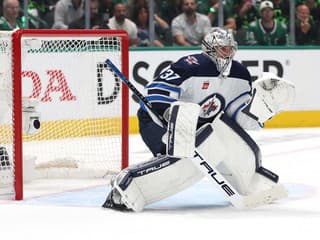 Sága okolo Hellebuycka je na konci. Winnipeg sa zbavil hviezdneho brankára, mieri na nečakanú adresu
