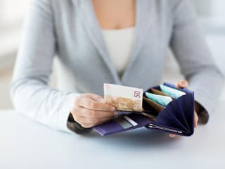 Výplaty rastú pomalšie, ceny však nie. Analytik vysvetlil, čo to znamená pre Slovákov