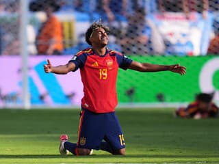 FOTO: Ofenzívne sterilná Argentína sa gólu nedočkala. Španieli sa dostali po tuhom boji na futbalový Olymp