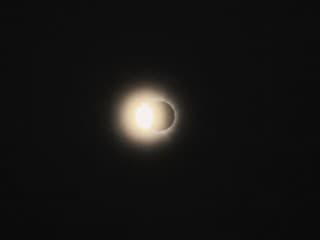 Boli ste pri tom. Najkrajšie fotografie z čiastočného zatmenia Slnka od vás (GALÉRIA)