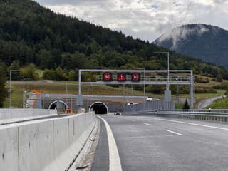 Pod Čebraťom môžu strieľať šampanské. Kolóny sa však môžu presunúť o pár kilometrov ďalej