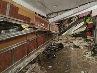 Pri zrútení časti baru na severe Španielska utrpelo zranenia 12 ľudí