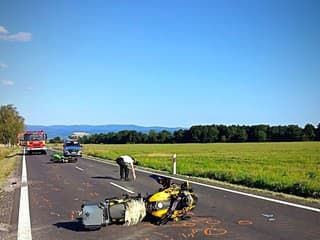 Zrážka troch motorkárov pod Tatrami. Zasahovali všetky záchranné zložky