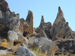 Tragédia v obľúbenej turistickej destinácii. Pri zrútení prírodnej atrakcie „rozprávkový komín“ zahynuli traja ľudia