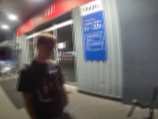 VIDEO: Ukradol seniorke bicykel a vyrazil na ňom kradnúť ďalej. Mladík zatĺkal do poslednej chvíle