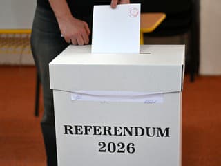 Na Slovensku sa začalo referendum. Rozhoduje sa o Ficovej rente aj návrate ÚŠP a NAKA