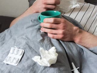 Horúčka, bolesť hrdla či nádcha. Ako rozpoznať, či máte chrípku alebo prechladnutie?