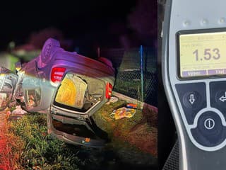 Vodič skončil s autom na streche. Policajti neverili vlastným očiam