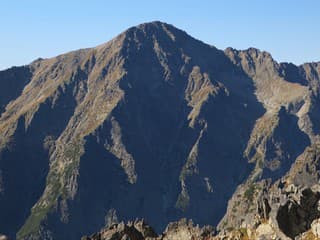 Tatry vstupujú do najkrajšieho obdobia roka. Mnohí turisti však zabúdajú na dôležitú vec
