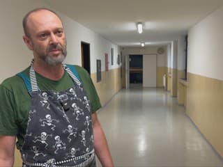 Ondrej pracuje v krematóriu už 30 rokov. Napriek tomu ho stále trápi jedna vec