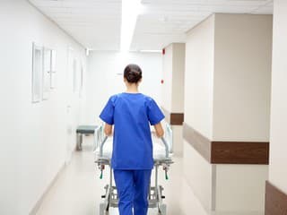 Budúce zdravotné sestry by mohli pracovať o dva roky skôr. Chystá sa veľká zmena