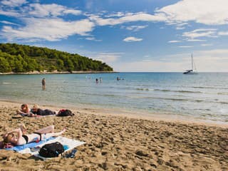 Šok v Chorvátsku. Čašník vyhodil turistov z reštaurácie, nepáčila sa mu ich objednávka
