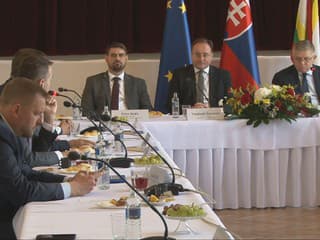 Vláda zasadá v Dubovom. Rieši rozvoj regiónov a pomoc miestnym