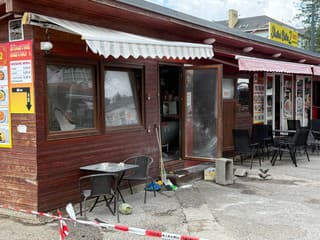 FOTO: Výbuch na trhovisku Miletičova. Štyria ľudia utrpeli popáleniny