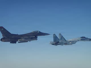 Súboj F-16 a Su-35: Rusi si na mapách vymysleli vlastný postup. Ich pilot tomu zrejme uveril a vletel priamo do pasce