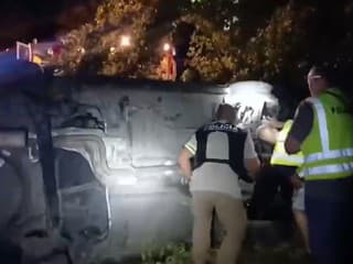 Dvojnásobná tragédia. Mladík šoféroval s drogami v tele, v aute zomreli dvaja 20-roční spolujazdci