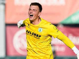 Slovákom sa darilo. Hrošovský skóroval pri desaťgólovej prestrelke, Frühwald vychytal triumf Bohemiansu