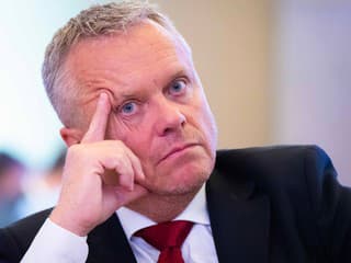 Spor medzi vládou a šéfom štátnych kontrolórov. Smeru zdvihli tlak slová o eurofondovej mafii