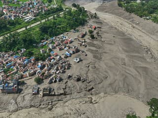 Skazu na hranici Nepálu a Tibetu nespôsobilo zemetrasenie. Záchranári pátrajú po stovkách ľudí